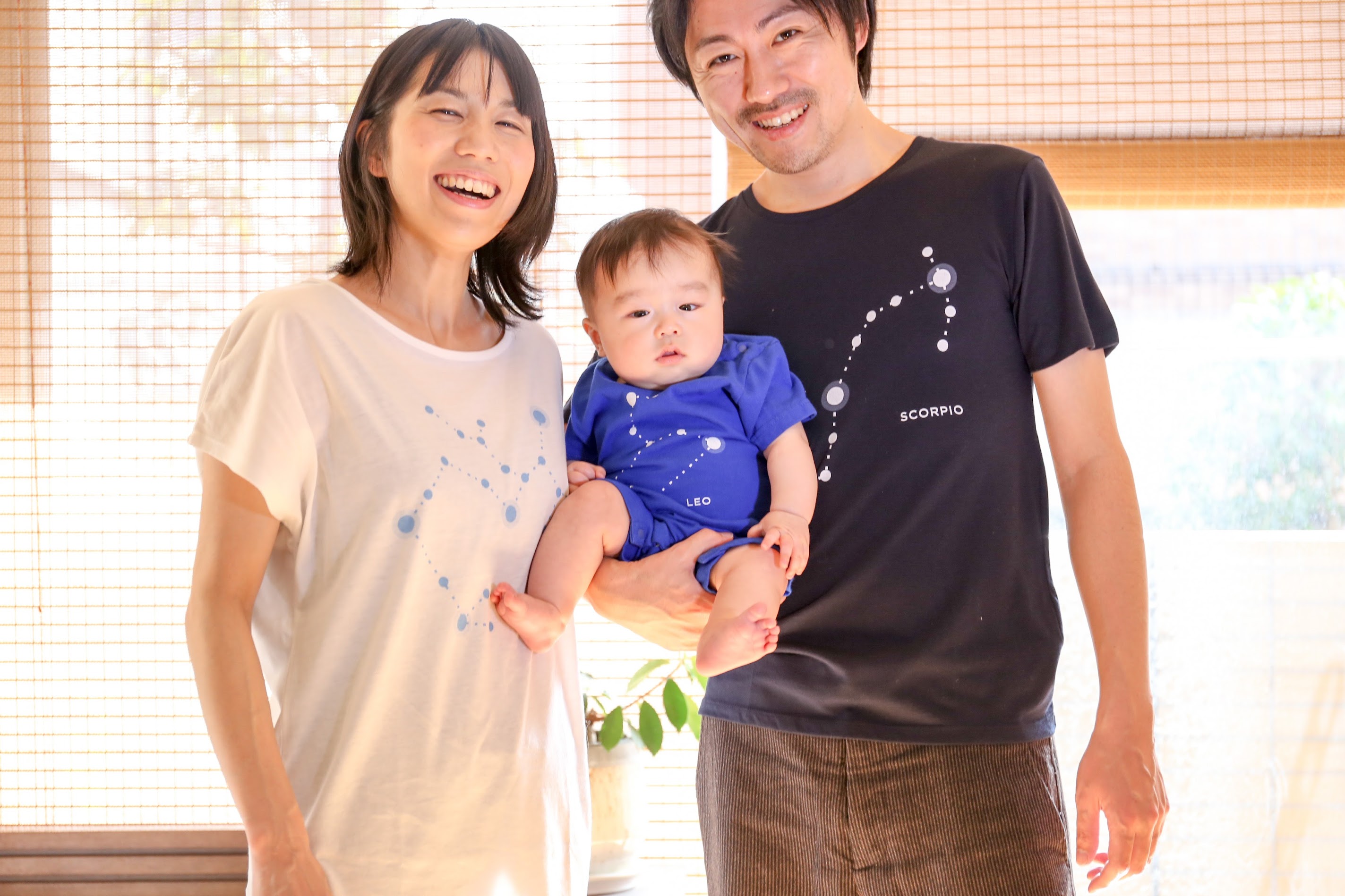 笑顔で親子3人でリンクコーデで楽しむ