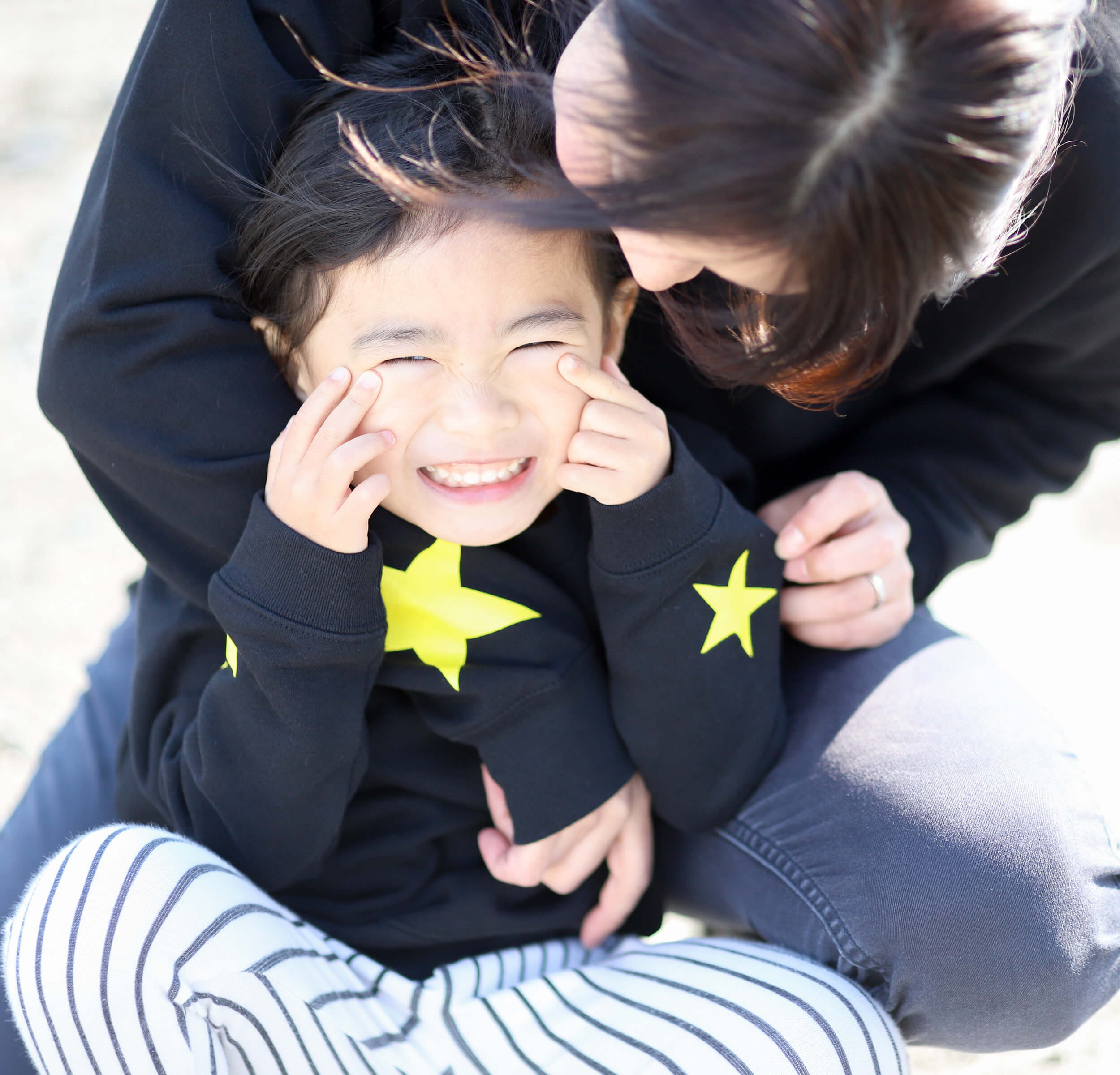 ママとキッズが笑顔でスター