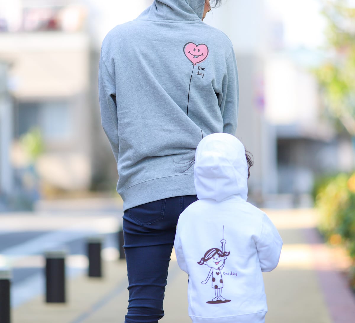 バルーンとパーカーで親子リンクコーデ