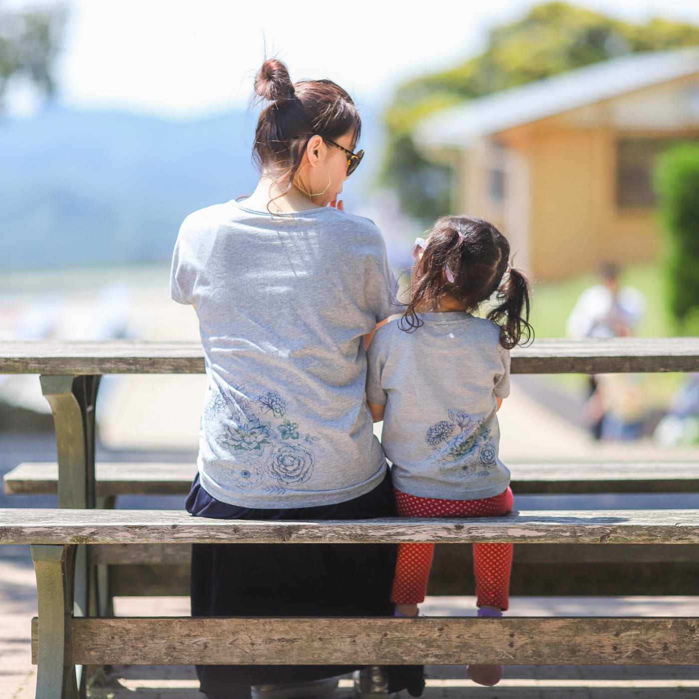 FlowersバックプリントTシャツママとキッズ