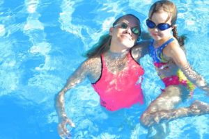 水着でママと娘がリンクコーデ